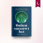 Buiten sneeuwt het
